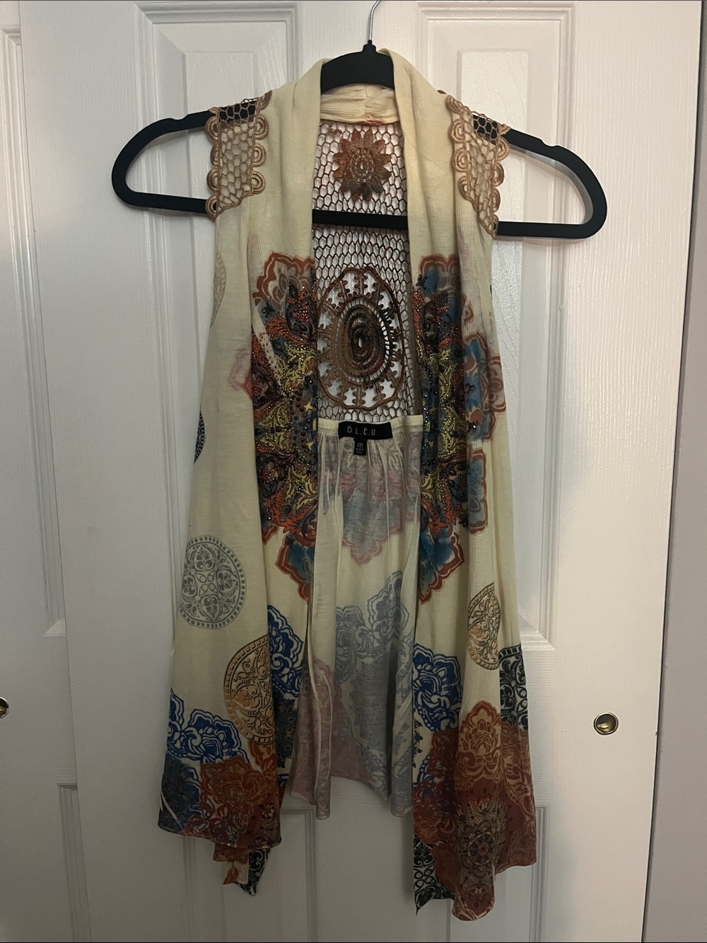 B.L.E.U. Cream Sleeveless Medallion Print Tunic Vest